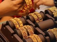 Gold Rates 2 May : सोन्याच्या किंमतीत जोरदार घसरण, ७८ हजारांपर्यंत येऊ शकतो १० ग्रॅम सोन्याचा दर? - Marathi News | Gold prices fall sharply Can the price of 10 grams of gold reach 78 thousand 2 may 2025 latest gold silver rates | Latest business Photos at Lokmat.com