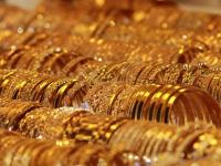 बॅंकेच्या लॉकरमध्ये पाच वर्षांपूर्वी ठेवले होते सोने, जेव्हा मालकाने ते उघडलं तेव्हा पाहून तो उडालाच - Marathi News | lockdown gold jewellery turned into stones in bank locker jalore rajasthan vrd | Latest national Photos at Lokmat.com