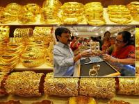 Gold Silver Rate : सोनं-चांदी खरेदी करणाऱ्यांसाठी खुशखबर! दरात झाली घसरण, फटाफट चेक करा आजचे रेट - Marathi News | gold silver rate are down today to low demand and global price correction today | Latest business Photos at Lokmat.com