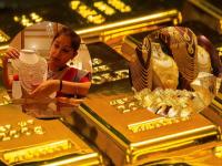 Gold-Silver Price Today : खुशखबर! सोन्या-चांदीच्या दरात मोठी घसरण, जाणून घ्या आजचे दर - Marathi News | gold rate today silver price may 25 check latest gold rates | Latest business Photos at Lokmat.com