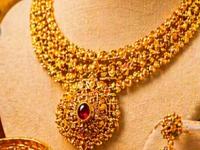 ४ दिवसांमध्ये ₹९६०० नं स्वस्त झाली चांदी; सोन्याचे दर १७०० रुपयांनी घसरले; पटापट चेक करा आजचे दर - Marathi News | Silver became cheaper marathi by rs 9600 in 4 days Gold prices fell by rs 1700 Check today rates quickly 24 april 2026 | Latest business News at Lokmat.com