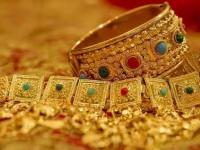 Gold Price Today : आनंदाची बातमी! सोनं-चांदी झालं स्वस्त; जाणून घ्या तुमच्या शहरातील दर - Marathi News | Gold Price Today Good news Gold and silver became cheap Know the rates in your city | Latest business Photos at Lokmat.com
