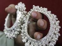 चांदी ‘जीएसटी’सह अडीच लाख पार; १४,५०० वाढ - Marathi News | Silver crosses Rs 2 lakh 50 thausands with GST Increase of Rs 14500 | Latest business News at Lokmat.com