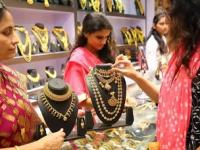 Gold-Silver Rates Today : चांदीच्या किंमतीत तेजी, सोनंही महागलं; पाहा काय आहेत २० जूनचे नवे दर? - Marathi News | Gold Silver Rates Today Silver price rises gold also becomes expensive See what are the new rates for June 20 | Latest business Photos at Lokmat.com