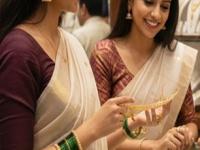 २०२६ मध्ये सोनं १.५० लाखांच्या पार जाणार, महिन्याभरात चांदीही ₹४८,००० नं महागली - Marathi News | Gold Silver Price Gold will cross Rs 1 50 lakh in 2026 silver also became expensive by Rs 48000 in a month | Latest business News at Lokmat.com