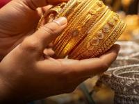 Gold Silver Rate Today: कच्च्या तेलाच्या किमतीत १२ टक्क्यांच्या मोठ्या तेजीमुळे सोन्या-चांदीचे दर आपटले; लग्नसराईच्या काळात खरेदीची उत्तम संधी? - Marathi News | Gold Silver Rate Today prices hit due to a huge 12 percent rise in crude oil prices good opportunity to buy during the wedding season | Latest business Photos at Lokmat.com