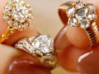 व्हाईट गोल्ड की रोज गोल्ड? तुमच्या खिशाला आणि फॅशनला काय परवडेल? कोणतं आहे ट्रेंडींग? - Marathi News | Yellow vs. White vs. Rose Gold What’s the Difference and Which Should You Buy? | Latest business Photos at Lokmat.com