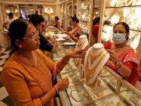 Gold-Silver Rate: सोन्याच्या किंमतीत वाढ; चांदीचा भावही ४०० रुपयांनी वाढला, आजचा नेमका दर, जाणून घ्या...! - Marathi News | Gold-Silver Rate: Slight rise in gold prices; Silver price also increased by Rs 400, today's exact rate, know ...! | Latest national Photos at Lokmat.com