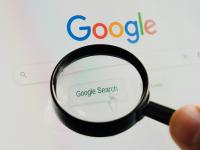 गुगलवर चुकूनही सर्च करू नका 'या' गोष्टी, अन्यथा पोलीस पकडून घेऊन जातील! - Marathi News | Don't accidentally search for 'these' things on Google, otherwise the police will catch you and take you away! | Latest tech Photos at Lokmat.com