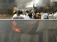 गोवंडीतील गोडाऊनला भीषण आग - Marathi News | Fire in govandi | Latest mumbai Photos at Lokmat.com