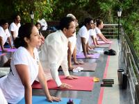 International Yoga Day 2018 : जागतिक योग दिनाचा नागरिकांमध्ये उत्साह - Marathi News | International Yoga Day 2018 celebration | Latest mumbai Photos at Lokmat.com