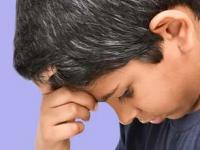 १०- १२ वर्षांच्या मुलांचेही केस पांढरे झालेले दिसतात, 'हा' उपाय लगेचच करा-केस पिकणार नाहीत - Marathi News | reasons and remedies for Gray Hair in Teens, how to get rid of premature White Hair in Kids | Latest sakhi Photos at Lokmat.com