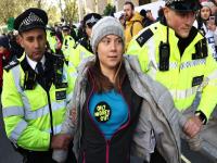 पॅलेस्टिनी समर्थकांसाठी ग्रेटा थनबर्ग रस्त्यावर उतरली अन् पोलिसांनी ठोकल्या बेड्या; लंडनमध्ये हायव्होल्टेज ड्रामा! - Marathi News | Greta Thunberg took to the streets for Palestinian supporters and was handcuffed by the police; High-voltage drama in London! | Latest international News at Lokmat.com पॅलेस्टिनी समर्थकांसाठी ग्रेटा थनबर्ग रस्त्यावर उतरली अन् पोलिसांनी ठोकल्या बेड्या; लंडनमध्ये हायव्होल्टेज ड्रामा! - Marathi News | Greta Thunberg took to the streets for Palestinian supporters and was handcuffed by the police; High-voltage drama in London! | Latest international News at Lokmat.com