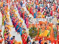 नऊवारी साडी अन् बाइक सवारी, गिरगावात घुमला नारीशक्तीचा हुंकार, माय मराठीचा जागर; नववर्षाचे जल्लोषात स्वागत - Marathi News | Gudhi Padwa: Nauvari sarees and bike rides, the roar of female power echoed in Girgaum, the awakening of my Marathi; Welcoming the New Year with joy | Latest mumbai Photos at Lokmat.com