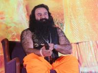 राम रहीम यांचे समर्थक जमा करत आहेत दगड आणि पेट्रोल, चंदिगड आणि हरियाणामध्ये दंगलसदृश्य परिस्थिती - Marathi News | Supporters of Ram Rahim are collecting stones and petrol, Chandigarh and Haryana | Latest national Photos at Lokmat.com