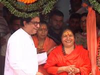 Guru Maa Kanchan Giri Meets Raj Thackeray: राज ठाकरेंची भेट घेणाऱ्या गुरु माँ कांचनगिरी कोण आहेत? पाहा, लाल चौक ते हिंदुराष्ट्रपर्यंतचा प्रवास - Marathi News | know about guru maa kanchan giri who meets raj thackeray in mumbai | Latest mumbai Photos at Lokmat.com