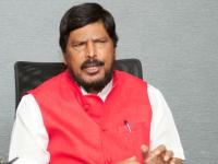 मुंबईत रिपब्लिकन पक्षाला १७ ऐवजी १२ जागा : आठवले - Marathi News | Republican Party gets 12 seats instead of 17 in Mumbai: Athawale | Latest mumbai News at Lokmat.com