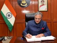 भारताच्या मुख्य निवडणूक आयुक्तांना संविधानाचं 'सुरक्षा कवच'; पदावरून हटवणं इतकं सोपं नाही, कारण... - Marathi News | Rahul Gandhi Allegations on Vote Chori: The Chief Election Commissioner of India is protected by the Constitution; it is not that easy to remove him from post | Latest national Photos at Lokmat.com