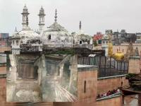 असं आहे ज्ञानवापीमधील व्यास तळघर, कोर्टाच्या आदेशानंतर तब्बल तीन दशकांनी झाली पूजा - Marathi News | Gyanvapi Vyas Tahkhana photos: Such is the Vyas Tahkhana in Gyanvapi, the pooja was held after almost three decades after the court order | Latest national Photos at Lokmat.com