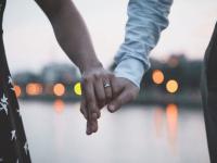 अधुरी प्रेम कहानी! GF ला भेटण्यासाठी मध्यरात्री गर्ल्स हॉस्टेलमध्ये घुसला डॉक्टर; जिवाला मुकला - Marathi News | love story! Doctor breaks into Girls Hostel at midnight to meet GF after Lockdown; died | Latest national Photos at Lokmat.com