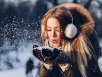Winter Hair Care : चमकदार केस हवे आहेत?, वाचा या टीप्स - Marathi News | Winter Hair Care : 5 winter hair care tips for hair problems | Latest beauty Photos at Lokmat.com