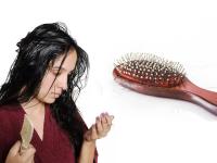 मासिक पाळीदरम्यान तुमचे केस गळतात का? हे उपाय करा - Marathi News | 5 way affect your hair during period | Latest beauty Photos at Lokmat.com