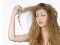 या '5' कॉमन हेअरस्टाइलमुळे तुमच्या केसांचं होतंय नुकसान - Marathi News | lifestyle these 5 common hairstyle is harmful for hair | Latest beauty Photos at Lokmat.com