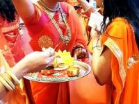 गौरी पूजनासाठी घरी आलेल्या महिलांना काय गिफ्ट द्याल? ही घ्या यादी, बजेट कमी-वस्तू आकर्षक - Marathi News | gauri Ganpati festival, haldi kunku gift for women | Latest sakhi Photos at Lokmat.com