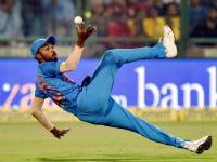 फक्त २०० रुपयांसाठी क्रिकेट खेळत होता हार्दिक पांड्या, त्यानंतर बदलले नशीब अन् १७० कोटींच्या संपत्तीचा बनला मालक! - Marathi News | Hardik Pandya was playing cricket for just 200 rupees, then his fortune changed and he became the owner of 170 crores! | Latest cricket Photos at Lokmat.com