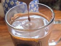 Hot Chocolate Recipe: वजन वाढण्याची चिंता सोडा! 'गिल्ट-फ्री' राहून पौष्टिक हॉट चॉकलेटचा घरीच आस्वाद घ्या  - Marathi News | Hot Chocolate Recipe: Stop worrying about weight gain! Enjoy a guilt-free, nutritious hot chocolate at home | Latest sakhi News at Lokmat.com