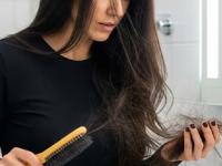 निरोगी केसांचं सिक्रेट तुमच्या किचनमध्येच! 'हे' पदार्थ खा, केसांसाठी कधीच ट्रिटमेंट घ्यावी लागणार नाही - Marathi News | Right foods can flip everything for your hair health, super food for hair, hair care tips | Latest sakhi Photos at Lokmat.com