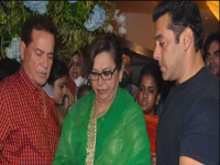 म्हणून सलमान खानची सावत्र आई हेलन यांनी स्वतःच मुल होवू दिले नाही - Marathi News | For this Reason Helen and Salim Khan did not have any children of their own | Latest filmy Photos at Lokmat.com