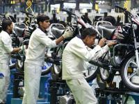 मोठा झटका!; पुन्हा महागल्या Hero Motocorp च्या बाईक-स्कूटर्स, इतक्या हजारांनी वाढली किंमत - Marathi News | Hero MotoCorp to hike prices bikes scooters again by up to INR 3000 | Latest auto Photos at Lokmat.com