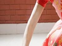 लादी पुसण्याच्या पाण्यात २ पदार्थ मिसळा! आरश्यासारखी चमकेल घाण झालेली लादी-स्वच्छ दिसेल - Marathi News | How To Clean Floor Mix Two Things In Water Before Mopping | Latest sakhi Photos at Lokmat.com