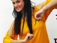 गरबा खेळायला आवडतं पण डान्स येत नाही? पाहा गरब्याच्या सोप्या बेसिक स्टेप्स; मनसोक्त नाचा - Marathi News | Easy Garba Steps For Beginners : Basic Garba Dance Steps Quick Garba Step | Latest sakhi Photos at Lokmat.com