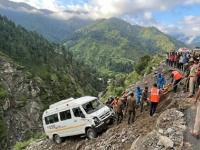 हिमाचलमध्ये भीषण अपघात! कुल्लूमध्ये १५ प्रवाशांना घेऊन जाणारी बस खड्ड्यात कोसळली; बचावकार्य युद्धपातळीवर - Marathi News | Terrible accident in Himachal Bus carrying 15 passengers falls into a ditch in Kullu; Rescue operations on war footing | Latest national News at Lokmat.com हिमाचलमध्ये भीषण अपघात! कुल्लूमध्ये १५ प्रवाशांना घेऊन जाणारी बस खड्ड्यात कोसळली; बचावकार्य युद्धपातळीवर - Marathi News | Terrible accident in Himachal Bus carrying 15 passengers falls into a ditch in Kullu; Rescue operations on war footing | Latest national News at Lokmat.com