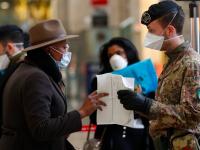 शक्तीहीन कोरोना! "वाघाचा जंगली मांजर बनला"; मोठ्या तज्ज्ञ डॉक्टरांचा दावा - Marathi News | CoronaVirus lost power! "The tiger became a wild cat"; Claims of big expert doctors | Latest international Photos at Lokmat.com