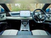 बाजारात आली नवीन इलेक्ट्रिक कार, ६३० किमी रेंज, केवळ ९ मिनिटांत होईल फुल चार्ज! जबरदस्त आहेत फीचर्स - Marathi News | New electric car launched in the market, 630 km range, full charge in just 9 minutes Features are awesome | Latest auto News at Lokmat.com