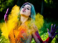 Holi Special Tips : कपड्यांवर लागलेले रंग जाता जात नाहीत? हे उपाय कराल तर काम होईल सोपं.... - Marathi News | Holi Special Tips : Know how remove colour from clothes api | Latest jarahatke Photos at Lokmat.com