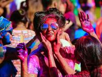 Holi Special : रंगांमुळे त्वचेचं नुकसान होऊ नये यासाठी काय काळजी घ्याल? - Marathi News | Holi Special : Harmful effects colours during holi and know how to remove it api | Latest beauty Photos at Lokmat.com