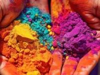 होळी खेळा बिनधास्त! केमिकल रंग ओळखण्याच्या ७ सोप्या ट्रिक- डोळे, केस राहतील सुरक्षित- सणाचा आनंद द्विगुणित - Marathi News | How to identify chemical Holi colors Tips to protect hair and skin during Holi Safe ways to play Holi with kids Difference between natural and chemical colors How to remove Holi color safely Harmful effects of chemical Holi colors | Latest sakhi Photos at Lokmat.com