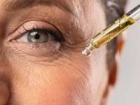 वाढत्या वयासोबत दिसाल आणखी तरुण- रोज रात्री झोपण्यापूर्वी 'हे' तेल लावा, सौंदर्य खुलतच जाईल - Marathi News | how to get wrinkle free skin, homemade oil for skin, home made anti aging oil for young tight and glowing skin | Latest sakhi Photos at Lokmat.com