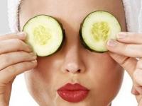 घरीच करा डोळ्यांसाठी नॅचरल आयमास्क, थकलेल्या डोळ्यांना मिळेल गारवा-डोळे दिसतील सुंदर... - Marathi News | 5 Relaxing Eye Masks That Can Be Made At Home Relax Your Eyes With These Effective Eye Masks Homemade recipe for eye masks and compresses to relax | Latest sakhi Photos at Lokmat.com