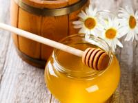 जाणून घ्या नियमित 1 चमचा मध खाण्याचे गुणकारी फायदे - Marathi News | benefits of beauty and health of honey | Latest health Photos at Lokmat.com