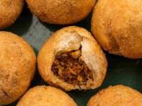 झटपट करता येणारे कचोरीचे ५ प्रकार, थंडीसाठी कुरकुरीत मेजवानी - नाश्त्यासाठी खास - Marathi News | 5 types of quick-to-make kachori, a crunchy treat for winter - perfect for breakfast | Latest sakhi Photos at Lokmat.com