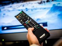 TV फक्त रिमोटवरून करता बंद? विजेचं बिल वाढवते ‘ही’ छोटीशी चूक; या टिप्स करा फॉलो - Marathi News | How Much Electricity TV On Standby Mode Consumes | Latest tech Photos at Lokmat.com