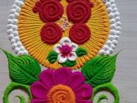 गौरींच्या स्वागतासाठी दारात काढा सुरेख पाऊलं, ७ सुंदर रांगोळी डिझाईन्स, घराला येईल शोभा - Marathi News | 7 beautiful rangoli designs for gauri paula, gauri paula rangoli designs, how to draw gauri paula | Latest sakhi Photos at Lokmat.com