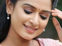 त्वचेला नेहमीच तरुण- सुंदर ठेवणाऱ्या ५ साध्या, सोप्या गोष्टी! फेशियल, क्लिनअपची गरजच नाही - Marathi News | 5 simple and easy tips for young and beautiful skin, how to get glowing skin with easy tips and tricks | Latest sakhi Photos at Lokmat.com