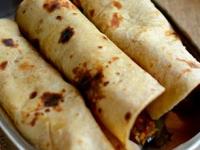 Lunchbox Recipe : मुलांच्या डब्यात द्या 'रोटी रॅप', ४ सोपे प्रकार- चविष्ट डबा पाहून मुलंही होतील खुश - Marathi News | how to make paneer wrap or roti wrap at home? lunch menu for kids tiffin, how to make different types of roti wraps for kids tiffin | Latest sakhi Photos at Lokmat.com