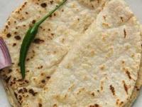 बाजरीची भाकरी थापताना तुटते, फुगत नाही ? ६ ट्रिक्स - भाकरी दिवसभर राहील मऊ - लुसलुशीत फुगेल टम्म... - Marathi News | How To Make Perfect Bajrichi Bhakri 6 tips & tricks for making bajra bhakari | Latest sakhi Photos at Lokmat.com